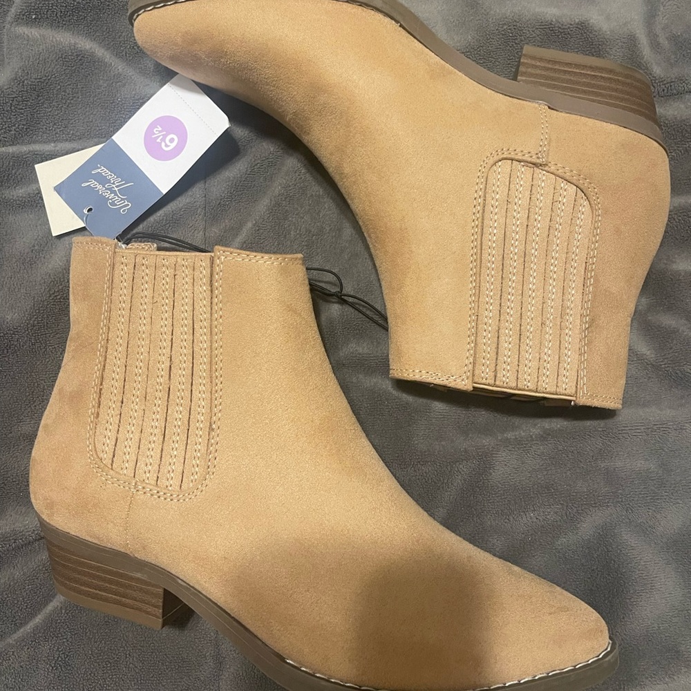 Low boots
